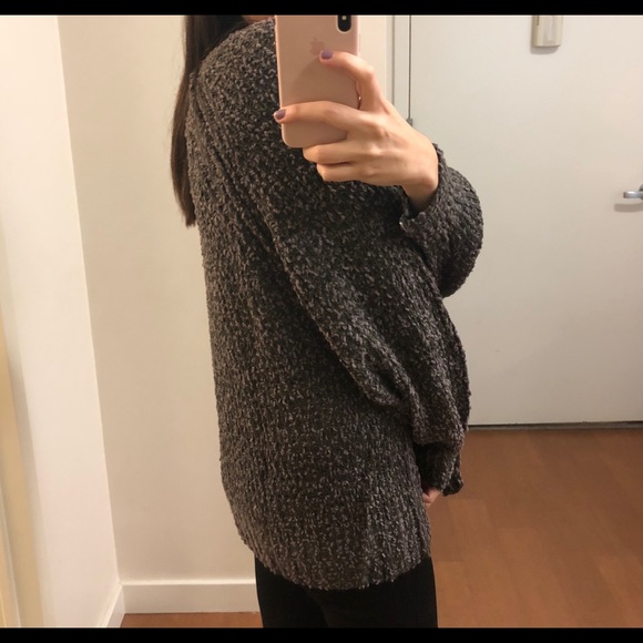 Uneven Hem Soft Fuzzy Sweater - Picture 4 of 5